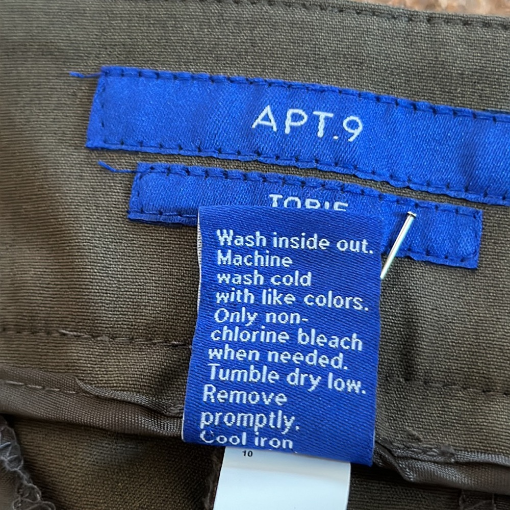 Woman’s Mid Rise, Capris - Picture 5 of 6